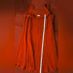 Burnt sleeveless orange crinkle dress